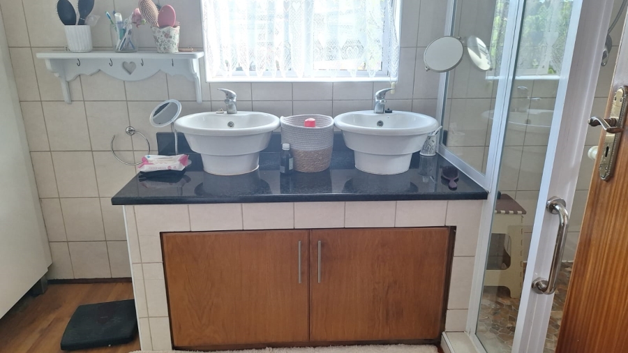 3 Bedroom Property for Sale in Stilbaai Wes Western Cape